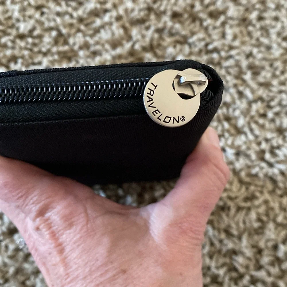 TRAVELON RFID Blocking Zip around travel Wallet‎ Nylon Black